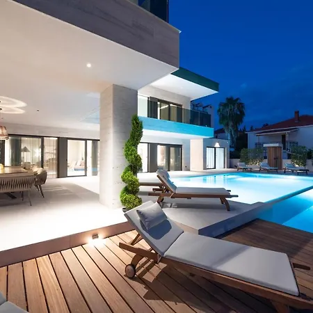 Malia Trogir